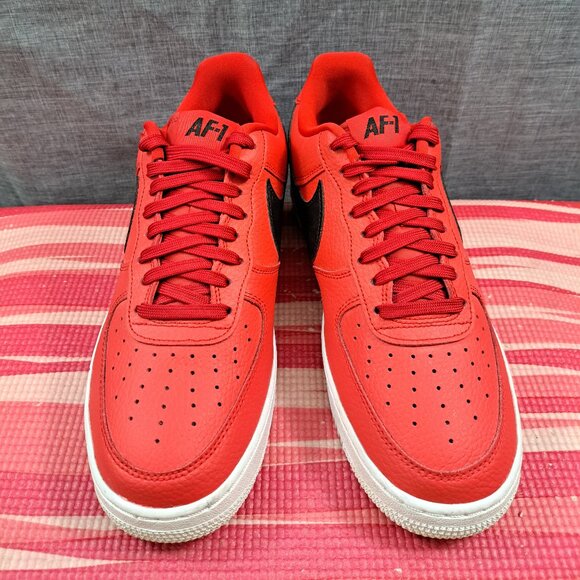 Size 8.5 Nike Air Force 1 NBA University Red Black Statement Game Men's - Picture 2 of 13